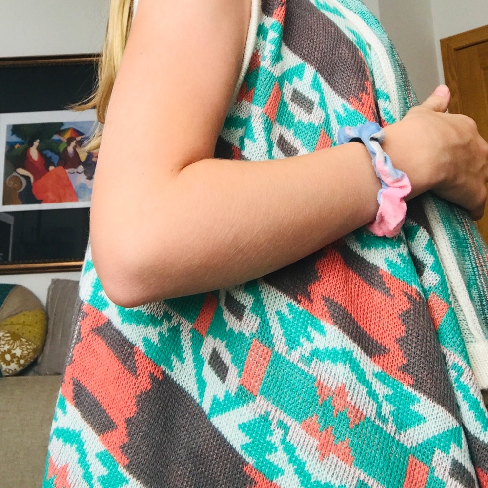 Patterned fabric vest - Picture 3 of 3